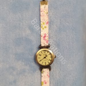 Montre bracelet en tissu blanc fleurs roses