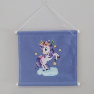 affiche murale / poster en tissu violet avec licorne