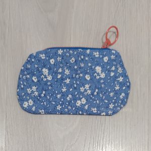 porte monnaie bleu en tissu motifs fleurs
