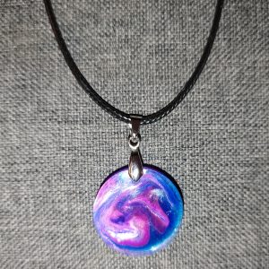 Collier pendentif rond résine époxy
